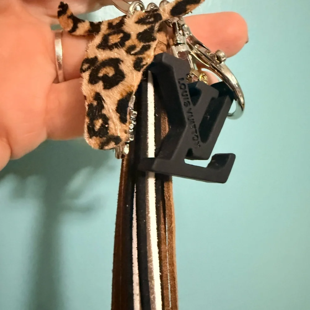 Sold 🖤 Louis Vuitton LV resin Logo Charm – Black Resin on Silver unbranded - Picture 5 of 5
